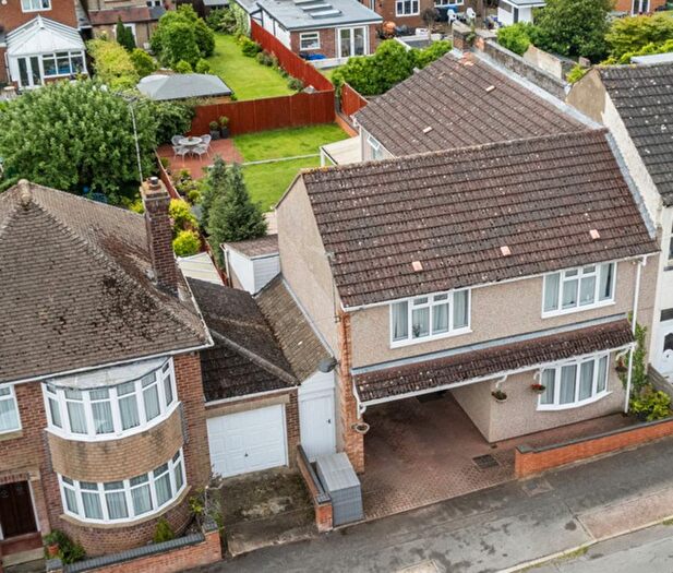 4 Bedroom Semi-detached House For Sale In Shelley Road, Kettering, NN16