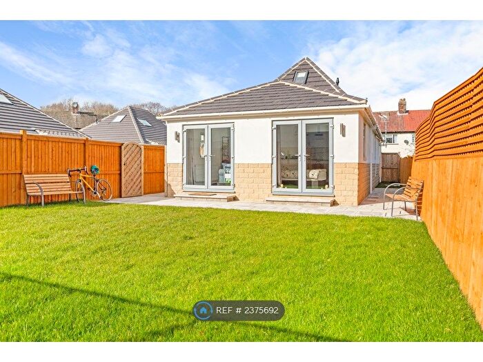 2 Bedroom Bungalow To Rent In Redesdale Grove, Leeds, LS16
