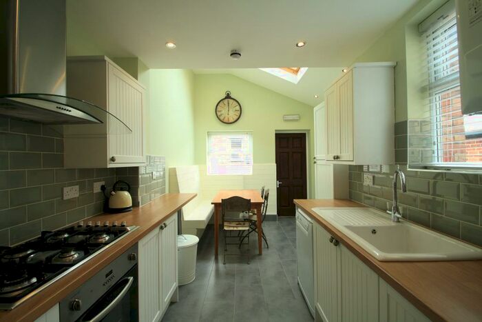 7 Bedroom Terraced House To Rent In Douglas Road, Nottingham, NG7