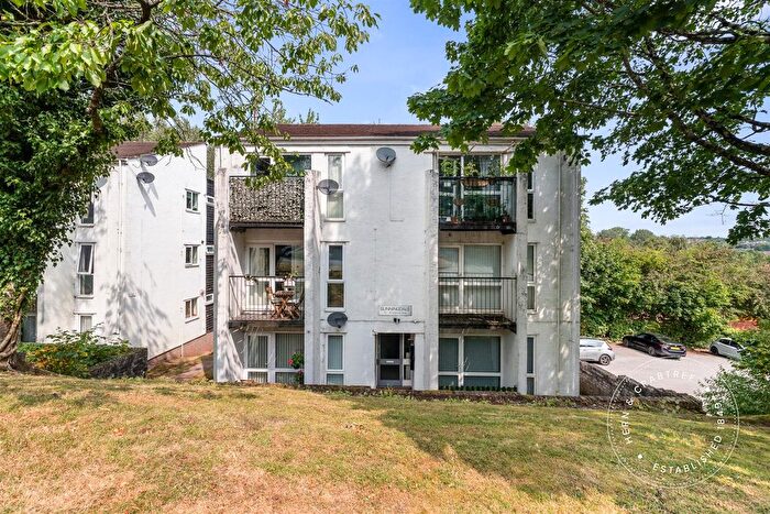 2 Bedroom Flat For Sale In Goldcrest Drive, Pentwyn, Cardiff, CF23