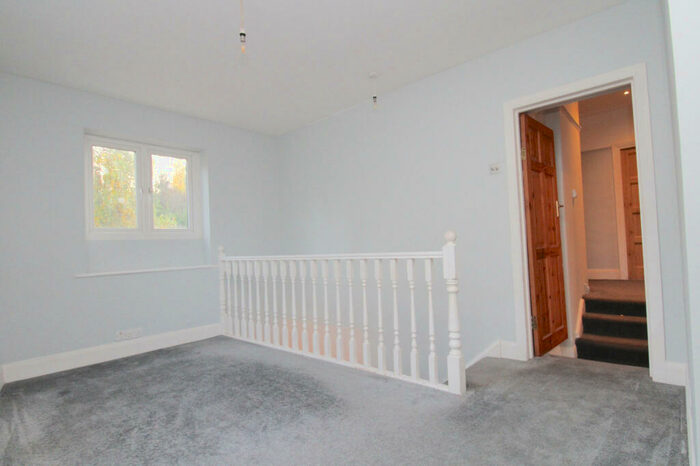 3 Bedroom Flat To Rent In South Eden Park Road, Beckenham, Kent, BR3