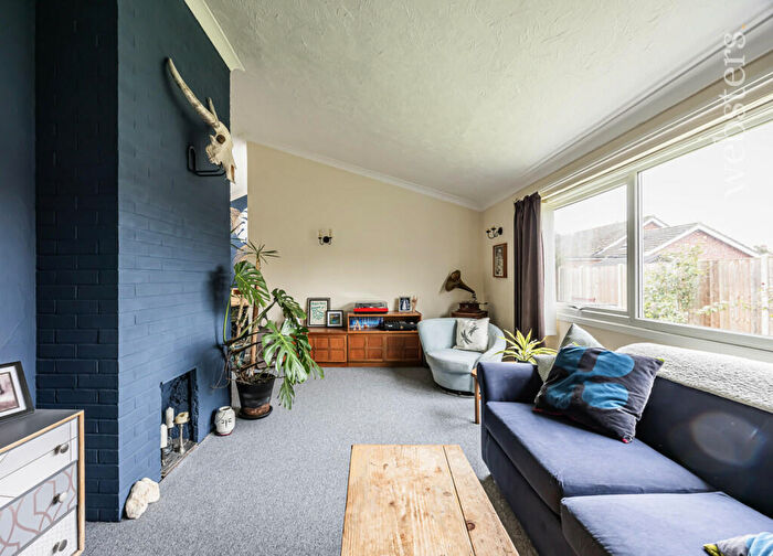3 Bedroom Detached Bungalow For Sale In Cherrywood, Alpington, NR14