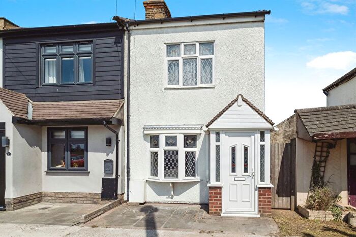 2 Bedroom End Of Terrace House For Sale In Church Lane, Wennington, Rainham, RM13