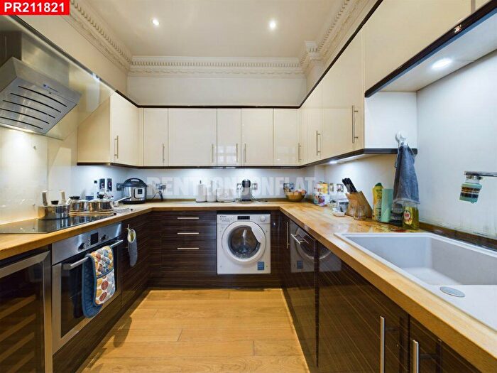 1 Bedroom Flat To Rent In School Mews, Shadwell, – Bedroom Flat, E1