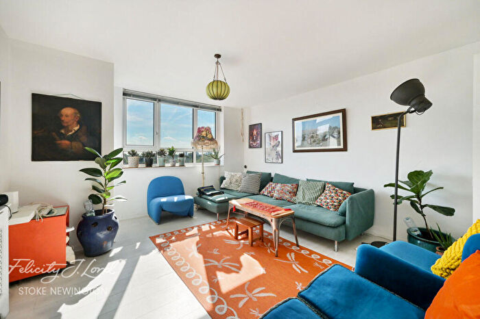 2 Bedroom Flat For Sale In Cazenove Road, London, N16
