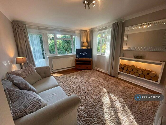 3 Bedroom Flat To Rent In Westcliff Road, Bournemouth, BH4
