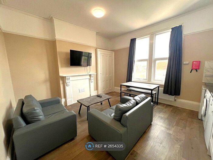 5 Bedroom Flat To Rent In Belvoir Road, Bristol, BS6