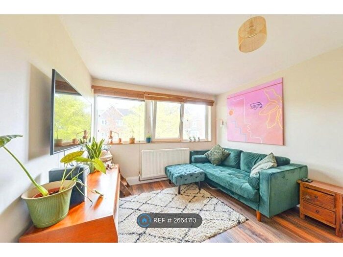 1 Bedroom Flat To Rent In Thirlestane, St. Albans, AL1