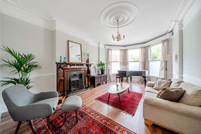 3 Bedroom Duplex For Sale In Colney Hatch Lane, Muswell Hill, London, N10