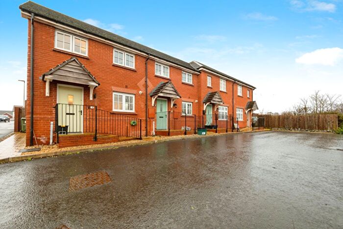 2 Bedroom End Of Terrace House For Sale In Kestrel Way, Dawlish, Devon, EX7