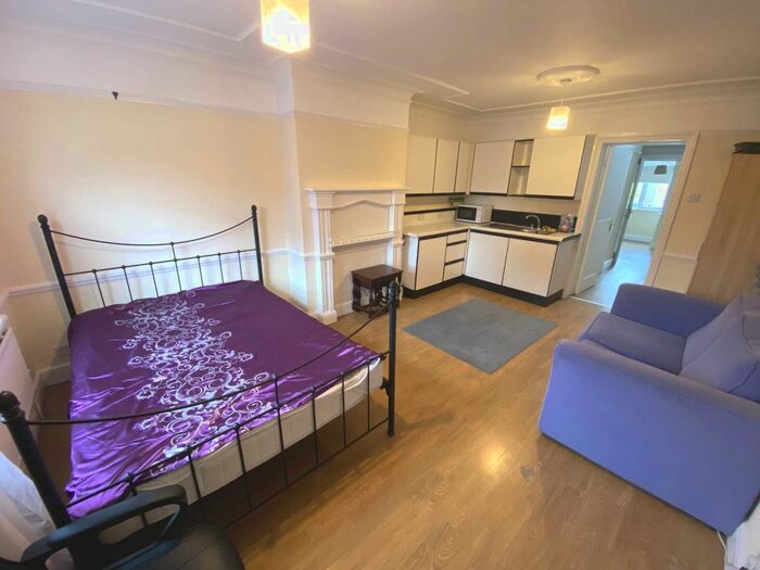 Studio To Rent In Shenley Road, Borehamwood, WD6