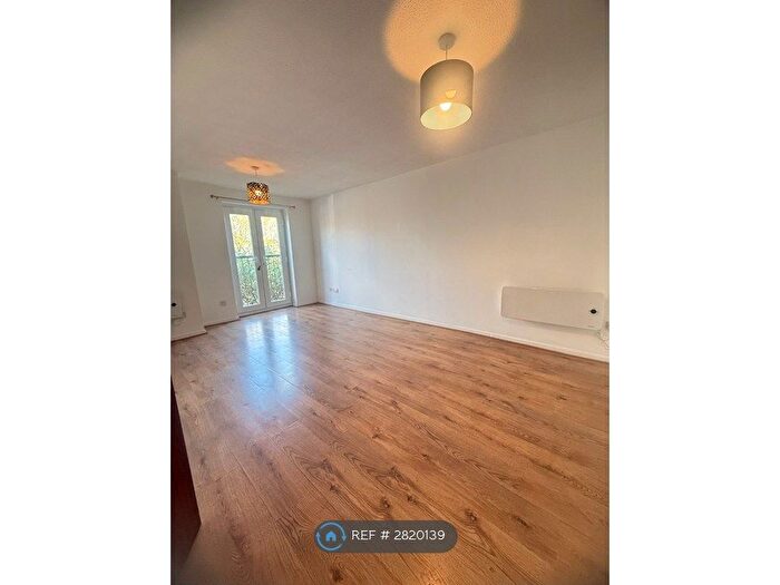 2 Bedroom Flat To Rent In St Davids Court, Manchester, M8