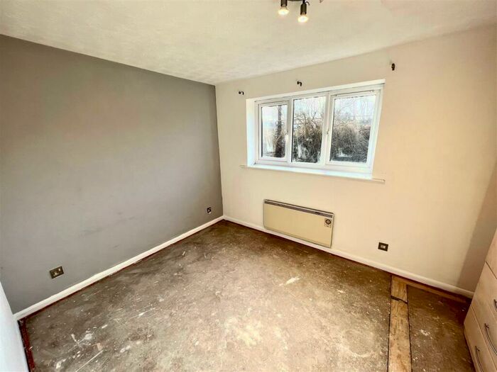 1 Bedroom Flat For Sale In Chatsworth House, Fontwell Road, Branston, DE14