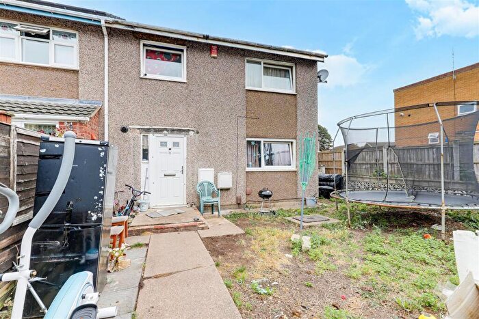 3 Bedroom End Of Terrace House For Sale In Cawston Gardens, Bulwell, Nottinghamshire, NG6