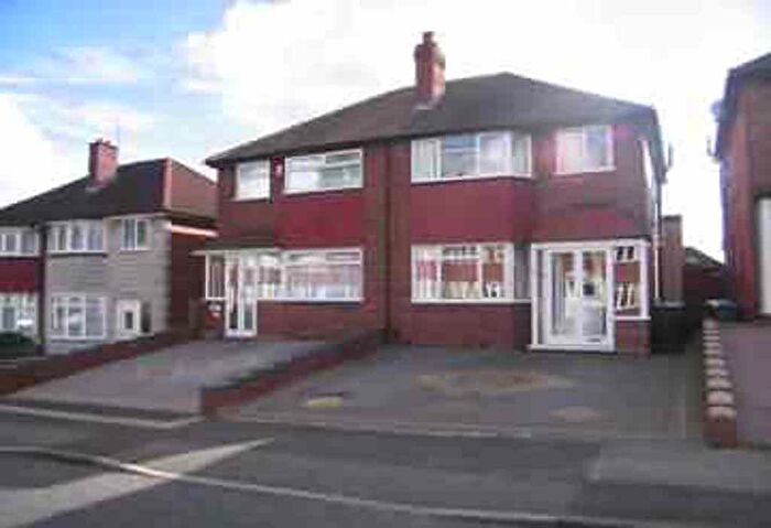 3 Bedroom Semi-Detached House To Rent In Waddington Avenue, Great Barr, Birmingham, West Midlands, B43