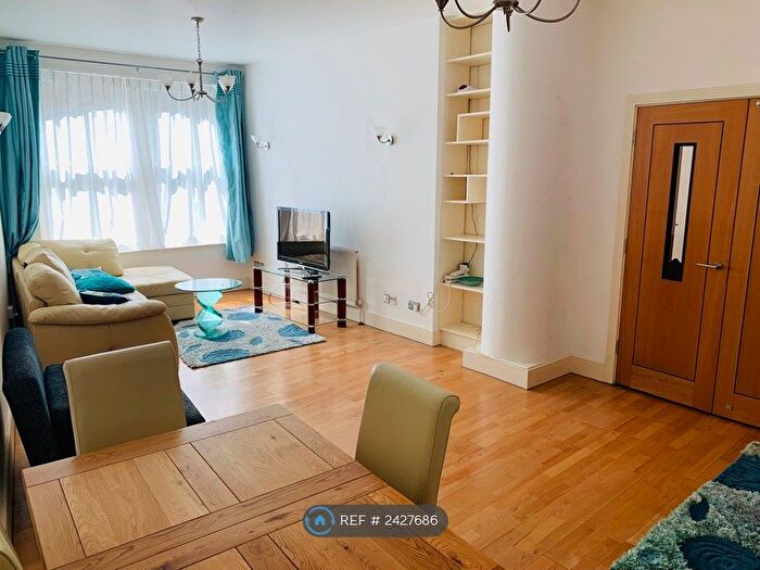 2 Bedroom Flat To Rent In Farringdon Road, London, EC1M