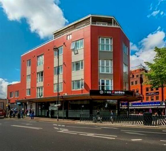 2 Bedroom Flat To Rent In - High Street, Hounslow, Greater London, TW3