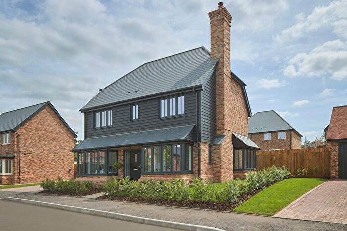 4 Bedroom Detached House For Sale In View Road, Cliffe Woods, ME8