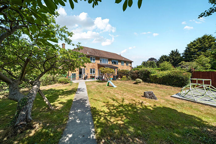 2 Bedroom Maisonette For Sale In Trinity Close, Bromley, BR2
