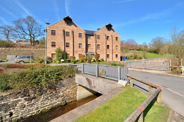 2 Bedroom Flat To Rent In Paperhouse Close, Rochdale, OL11