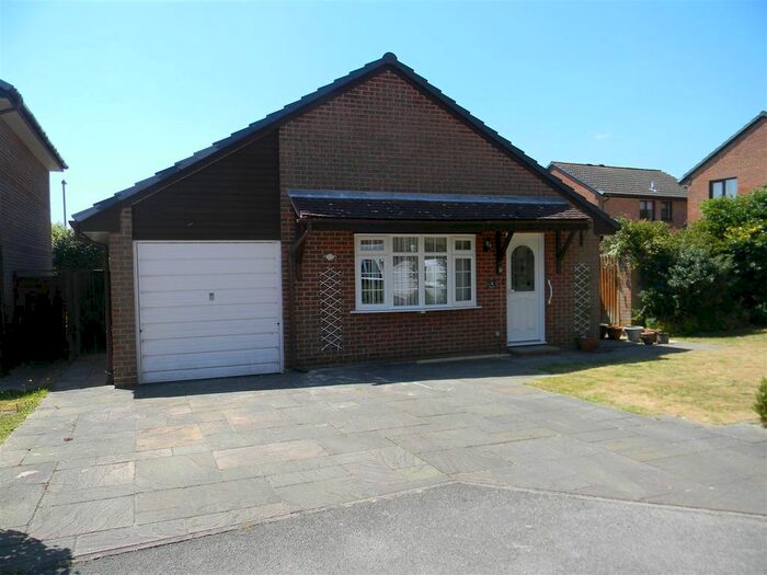 3 Bedroom Detached Bungalow To Rent In Clover Close, Locks Heath, Southampton SO31