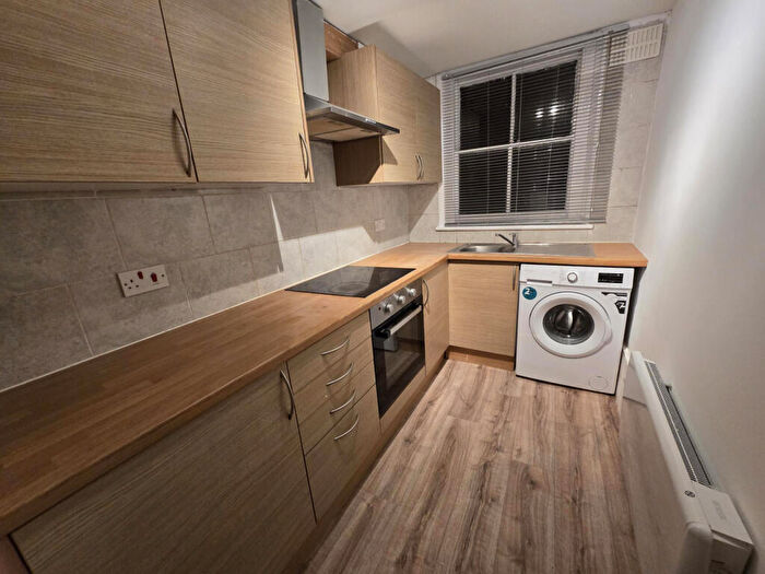 1 Bedroom Flat To Rent In Penge Road, SE20