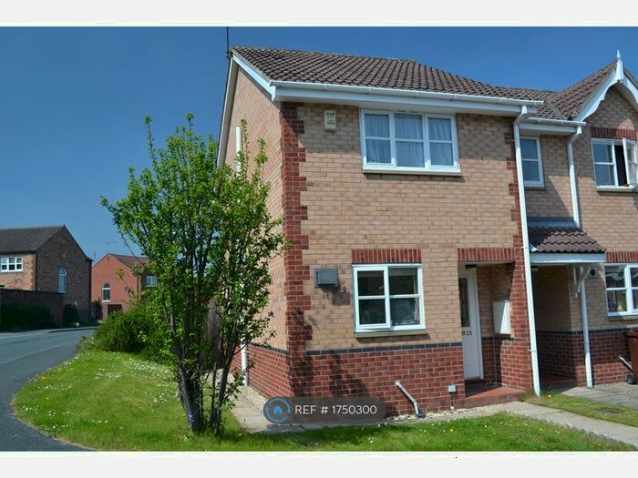 2 Bedroom End Of Terrace House To Rent In Oulton Drive, Oulton, Leeds, LS26