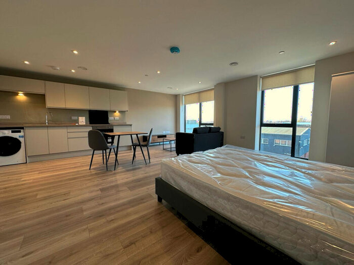 Flat To Rent In Richmond Row, Liverpool, Merseyside, L3