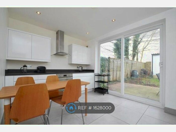 3 Bedroom End Of Terrace House To Rent In Belmont Park, London, SE13