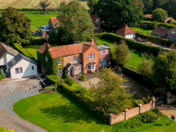 5 Bedroom Detached House For Sale In Common Lane, Warthill, York, YO19