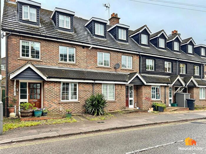 3 Bedroom End Of Terrace House For Sale In Waterside, Chesham, HP5