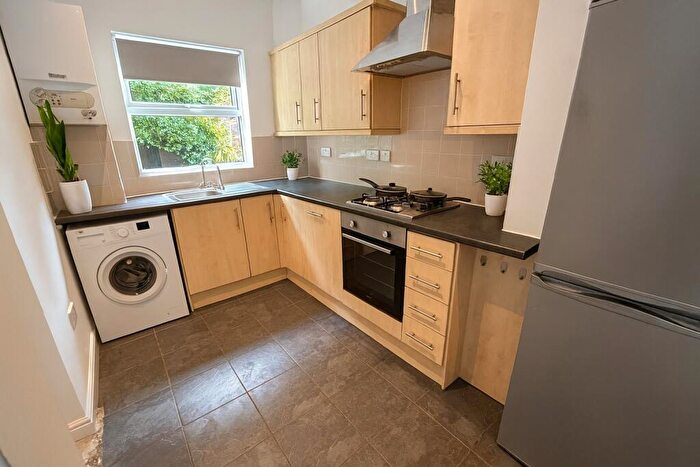 4 Bedroom House To Rent In Clough Road, Sheffield, S1