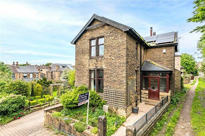 4 Bedroom Detached House To Rent In Hyde Street, Bradford, West Yorkshire, BD10