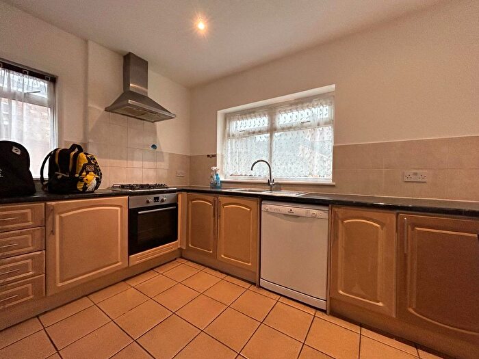 4 Bedroom Semi-Detached House To Rent In Southall, UB2