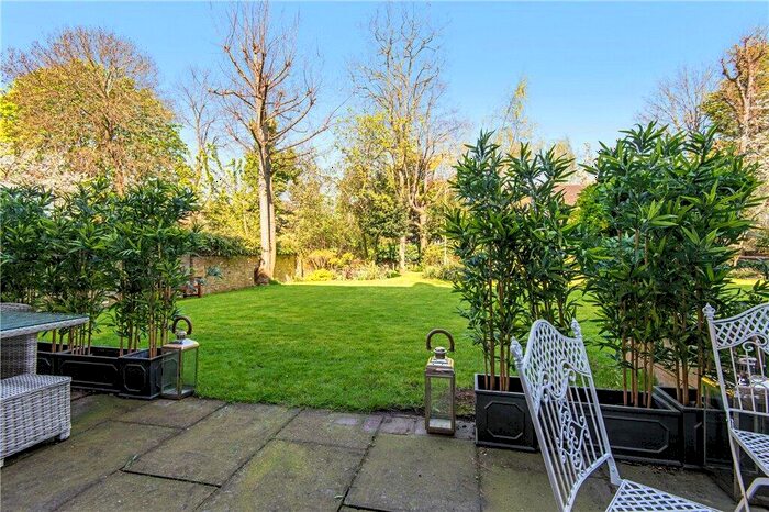 2 Bedroom Flat For Sale In Carlton Hill, London, NW8