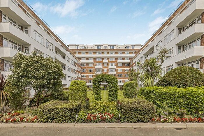 2 Bedroom Flat For Sale In Upper Richmond Road, Putney, SW15