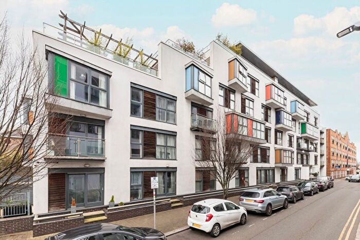 2 Bedroom Flat To Rent In Point Pleasant, London, SW18