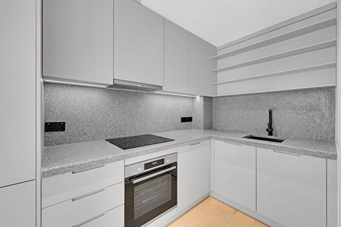 2 Bedroom Flat To Rent In Bayford Street, London, E8