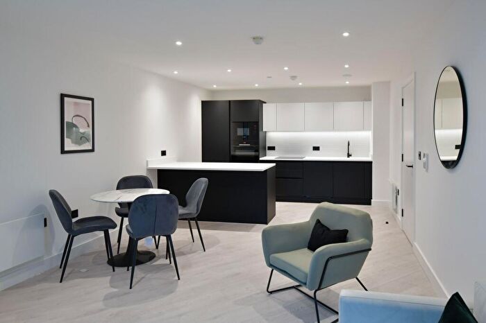 2 Bedroom Apartment To Rent In Trinity Way, Manchester, M3