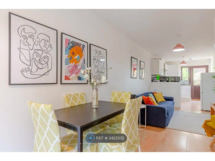 2 Bedroom End Of Terrace House To Rent In Ambergate Street, London, SE17
