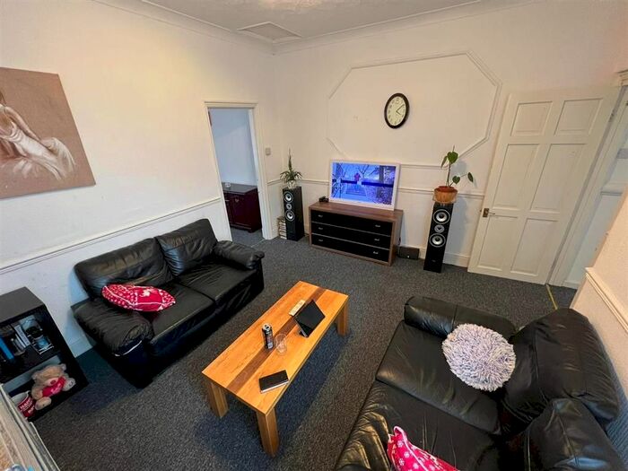 2 Bedroom Flat To Rent In South Park Road, Cardiff, CF24