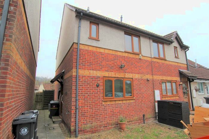 2 Bedroom Semi-Detached House To Rent In Campbell Farm Drive - Lawrence Weston, BS11
