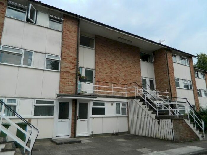 Studio To Rent In Ringley Oak, Horsham, RH12