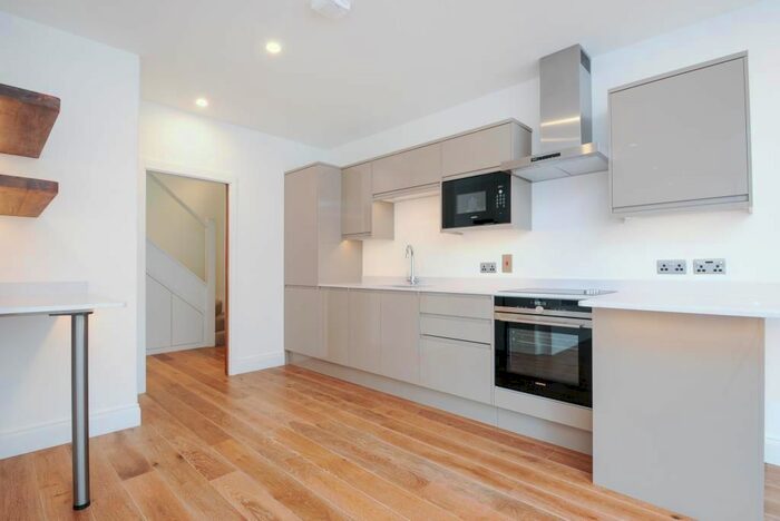 1 Bedroom Flat To Rent In Sheen Park, Richmond, TW9