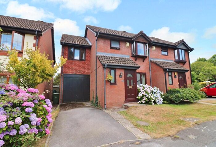 4 Bedroom Semi Detached House For Sale In Clover Way, Hedge End, SO30