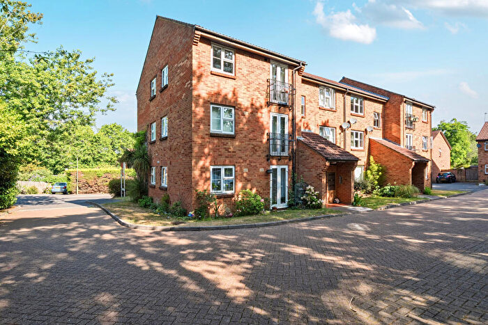 1 Bedroom Apartment For Sale In Azalea Court, Woking, GU22