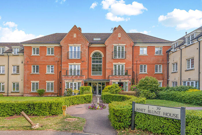 2 Bedroom Flat For Sale In Janet Blunt House, Greenhill, Twyford - No Onward Chain, OX17