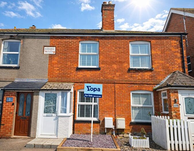 3 Bedroom Terraced House For Sale In Mill Road, Romney Marsh, TN29