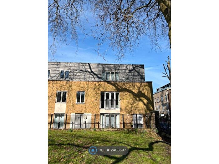 2 Bedroom Flat To Rent In St. Dunstans Mews, London, E1