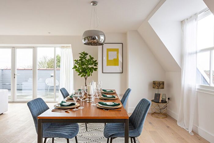 1 Bedroom Flat For Sale In Apt Whetstone Square, Whetstone, N20